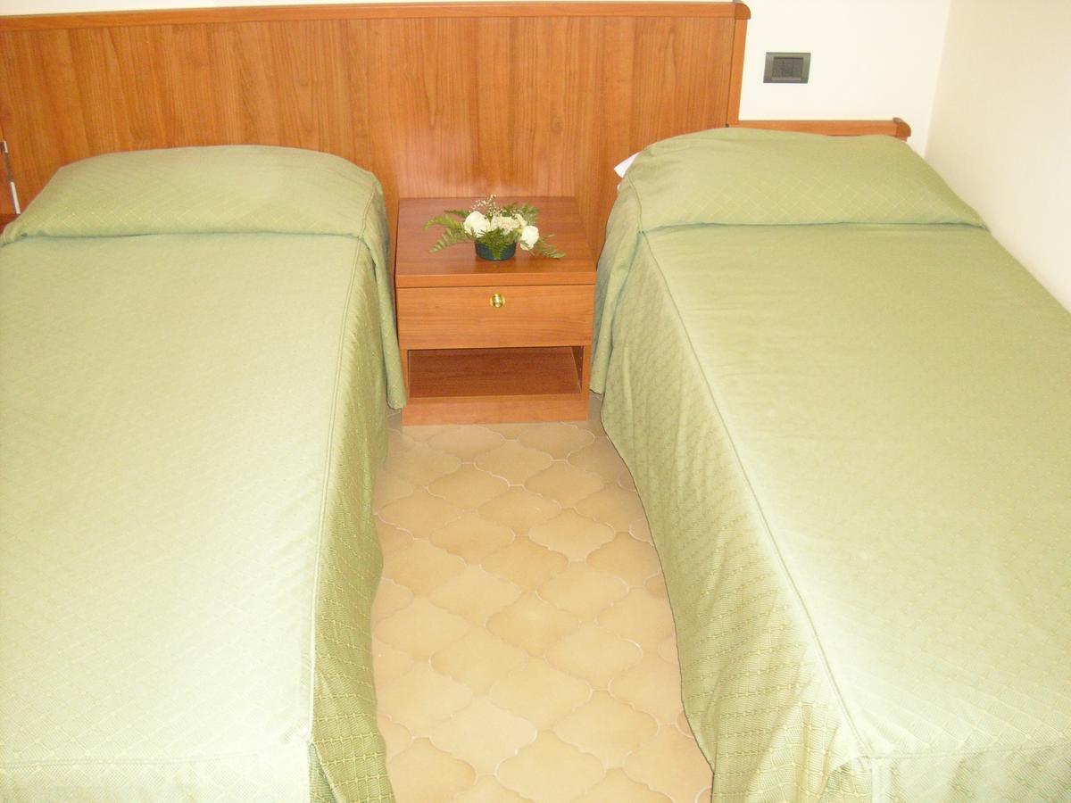 La Collinetta Sas Hotell Montazzoli Exteriör bild